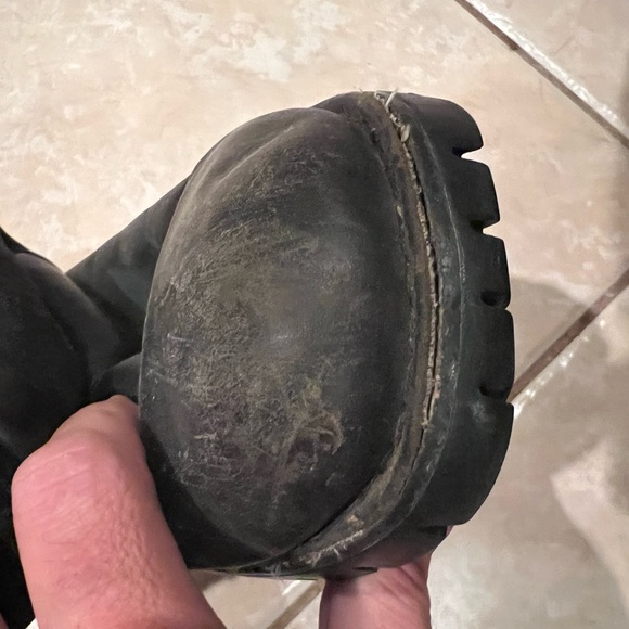 UGG Black Men's Boots - Picture 6 of 10